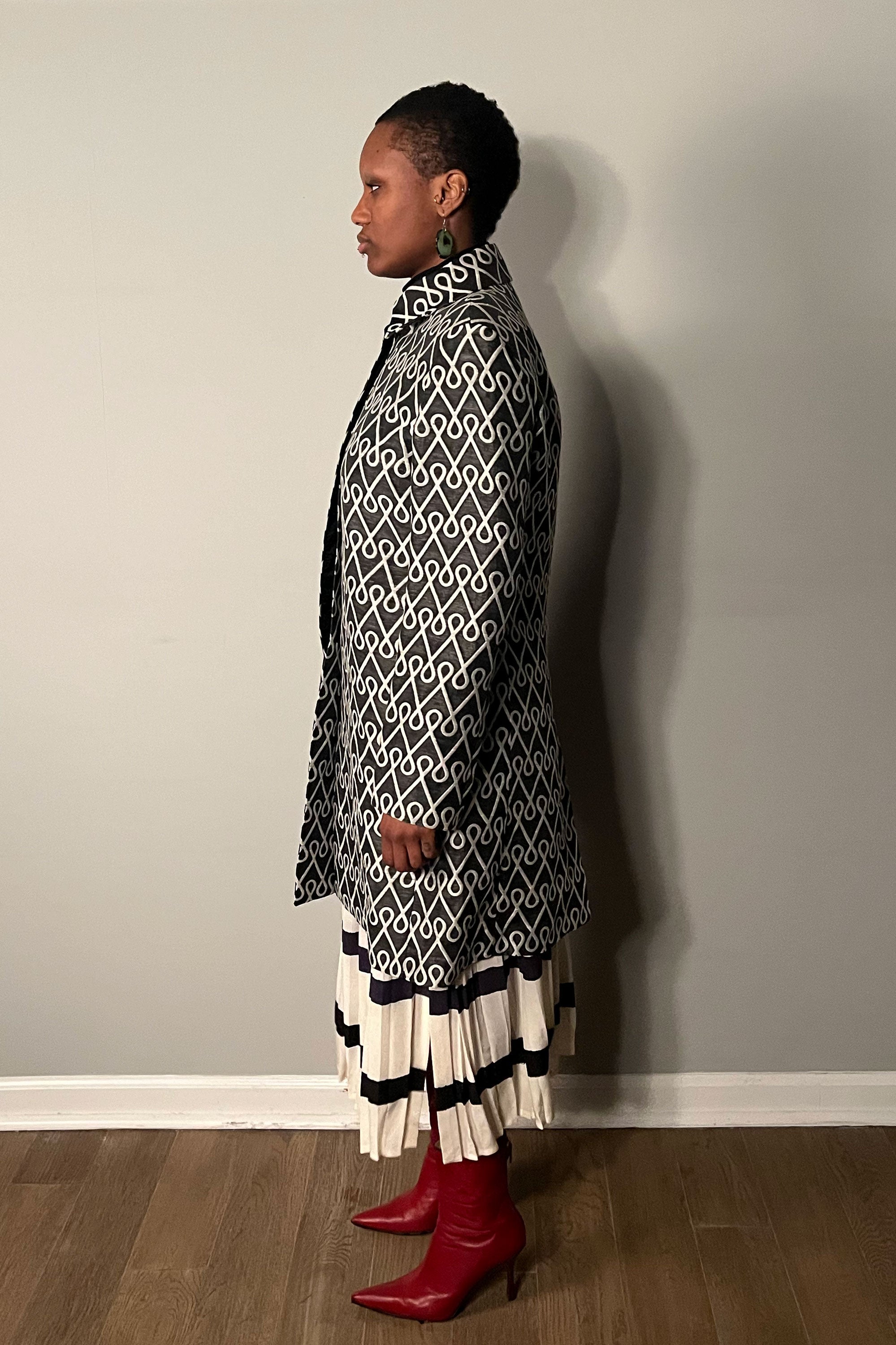 Black and white linen blend jacket by Byblos featuring fabulous repeating woven pattern.