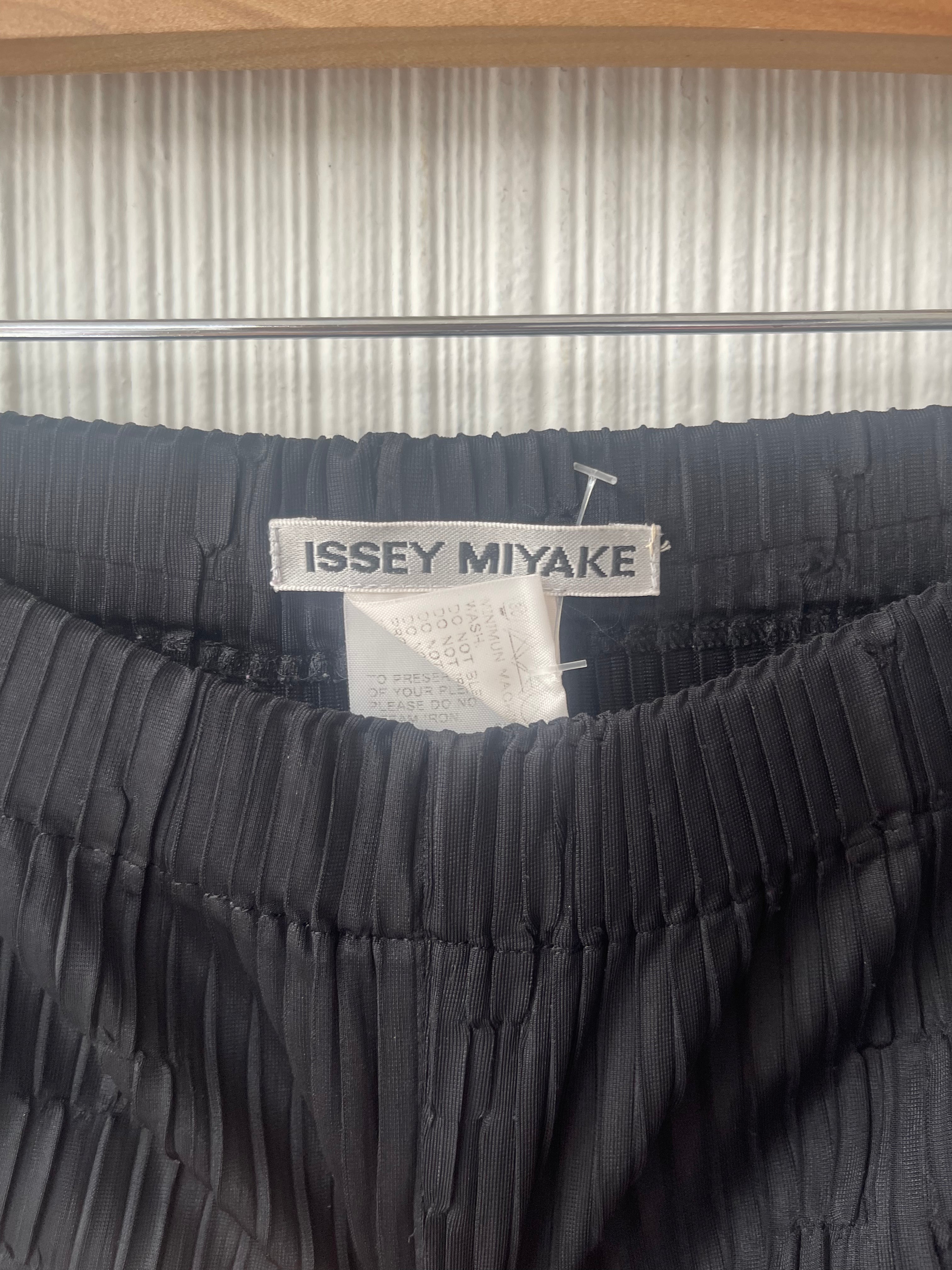 Issey Miyake black geometric pleated pants